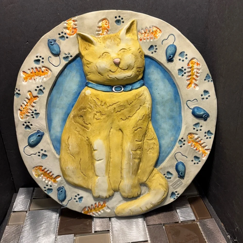 Vintage Evergreen tabby cat pottery plate